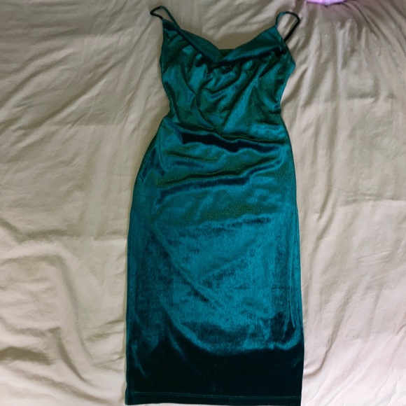 Green velvet spaghetti strap dress - Picture 1 of 2